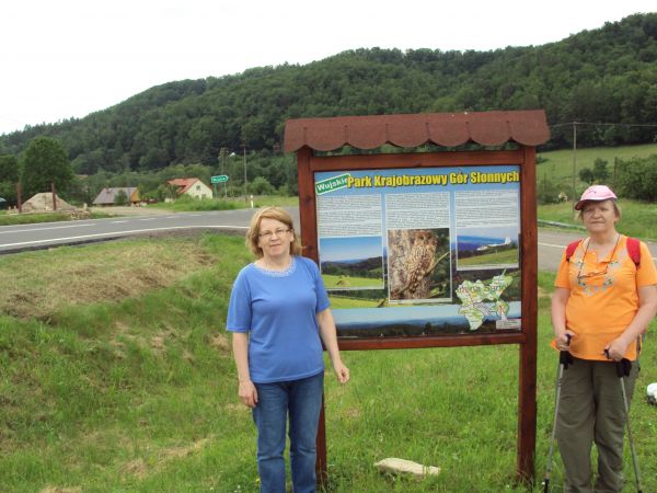 przy planszy a na niej kompendium wiedzy o historii i zabytkach a po to właśnie chętnie sięgają miłośnicy regionu, to zarazem zaproszenie do podróży po wyjątkow