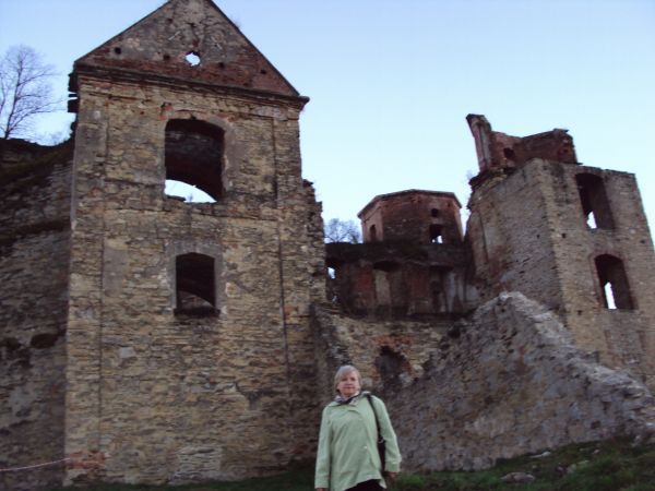 legenda mówi, że po ruinach na wieży spaceruje duch mnicha.  A karmelici z Przemyśla w 1624r. jako emisariusza do oblegających miasto Tatarów wysłali z okupem o