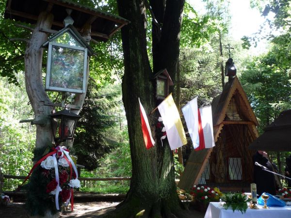 Kapliczka Konfederatów Barskich w Lesie Groby.