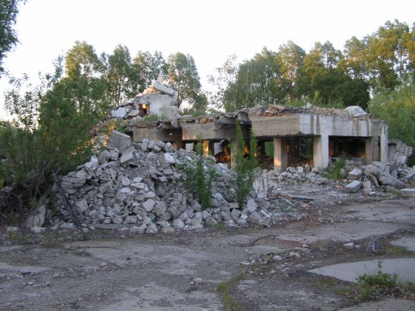 Zdewastowana fabryka domów ul. Północnej   fot.  45