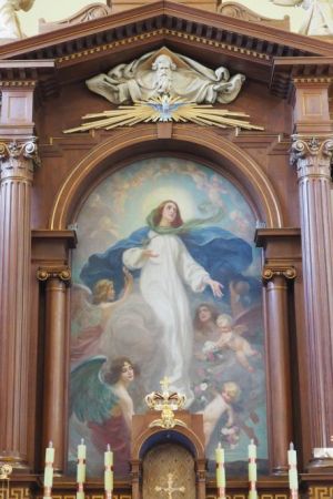 obraz w ołtarzu głównym i tabernakulum.