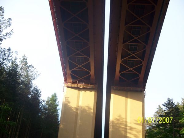 Imponujące podpory promenady trasy Kwiatkowskiego