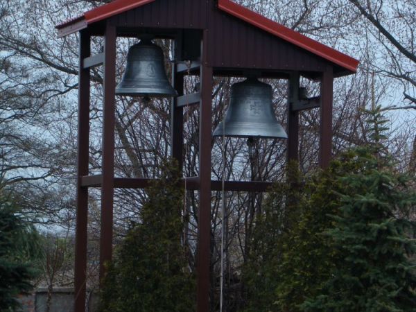 Dzwonnica przy kościele