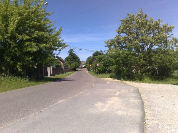 Droga przez wieś (na północ)