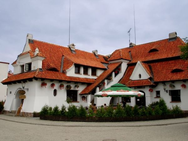 Stara Laznia. Wybudowana w 1922 roku wg. projektu Jana Koszyc - Witkiewicza. Teraz hotel i restauracja.