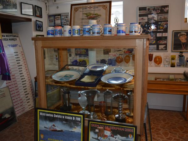 Wystawa poświęcona sportom motorowodnym.