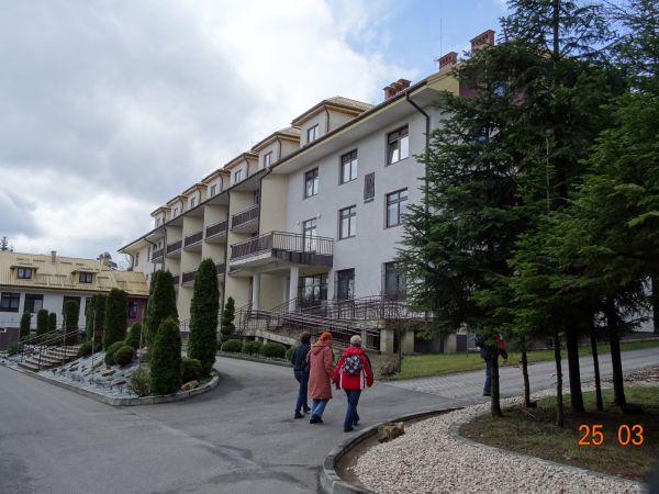 obiekty uzdrowiskowe, specjalizujące się w leczeniu reumatyzmu, miażdżycy i niewydolności nerek, do dziś są jeszcze czynne dawne źródła wody mineralnej. Zakład