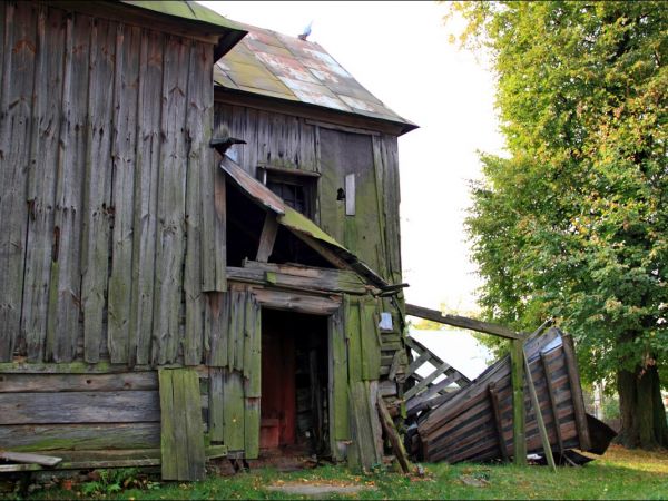 Cerkiew Pokrow Przeświętej Bogarodzicy w Miękiszu Starym. Zbudowana w latach 1803−1811. Wokół cerkwi groby rodziny Younga.