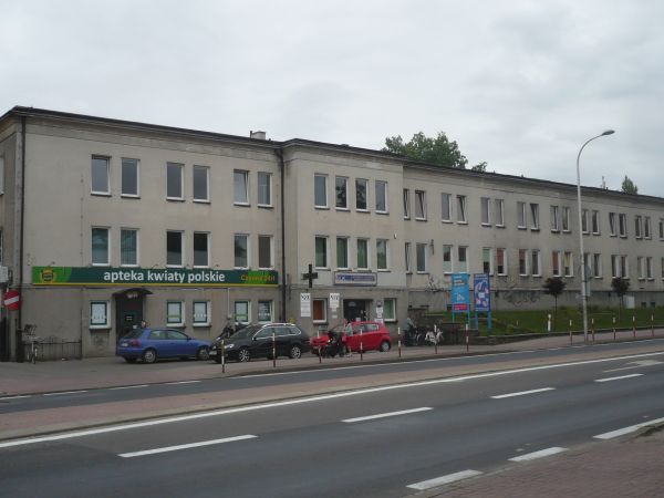 Ulica Wrocławska i dawna przychodnia kolejowa obecnie OLK.