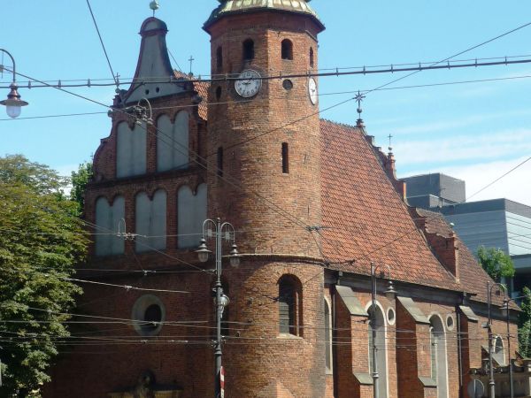 XIV wieczny Kościół Klarysek  u zbiegu ulic Gdańskiej i Jagiellońskiej.