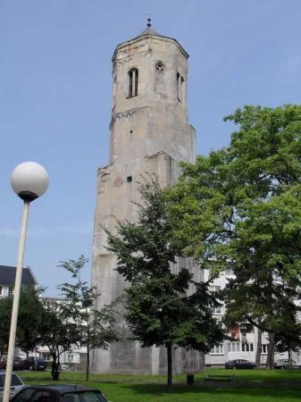 Wieża Trynitarska, pozostałość pierwszego kościoła Św. Trójcy