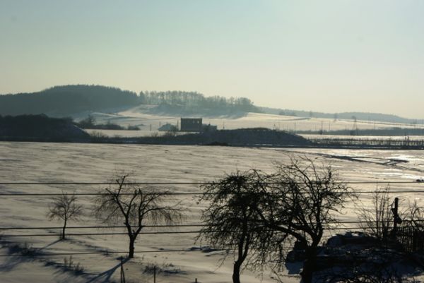 Widok na Rzadkowski młyn a w oddali dawne szybowisko 2010r