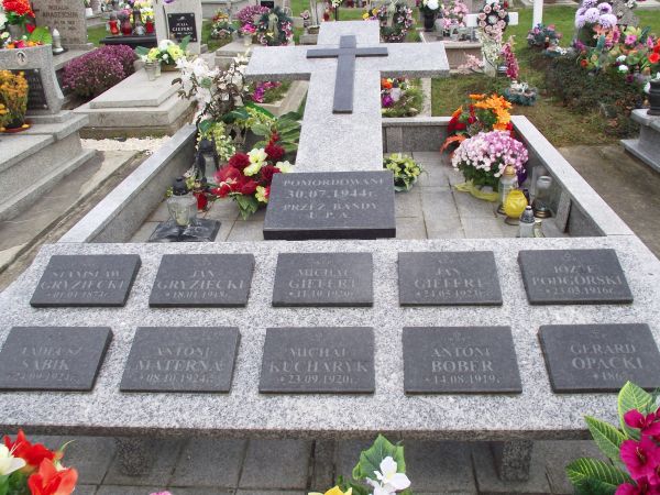 zbiorowa mogiła ofiar mordu UPA.