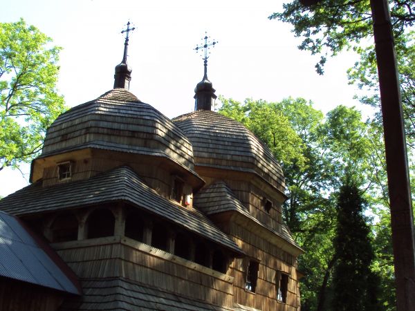 przy : cerkwi pw. Narodzenia Przenajświętszej Bogarodzicy.