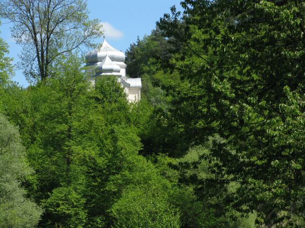 Cerkiew z 1901r. po 1947r. użytkowana jako kościół rzymsko-kat. Od 1966r. - zamknięta, oficjalnie przekazana na kościół w 1973r. - widok od rzeki San.