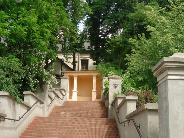 Koscielne wzgorze (kosciol z XVIII wieku pw. Jana Chrzciciela.