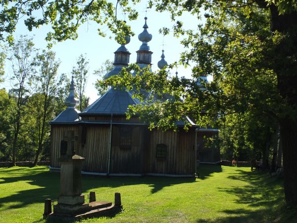 Drewniana cerkiewka p.w,Michała Archanioła