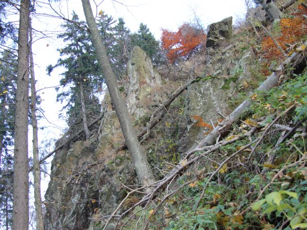 Unisław Śląski za plecami, stromizna Stożka Wielkiego (tylko dla tych o dobrej kondycji i odpowiednim obuwiu) To dopiero połowa tego wygasłego wulkanu. Na szczy