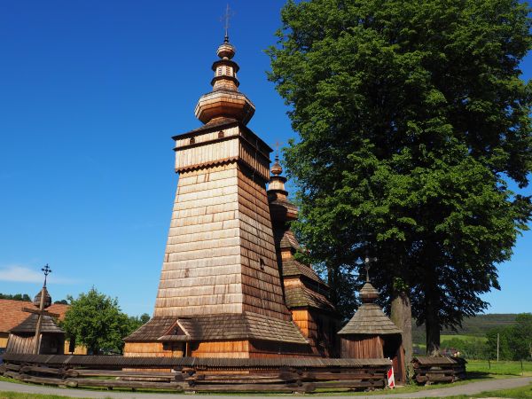 cerkiew w Kwiatoniu uchodzi za najpiękniejszy przykład cerkwi w stylu zachodniołemkowskim, warto też wiedzieć, że pierwotna nazwa miejscowości brzmiała : Kwiatk