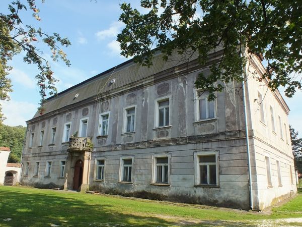 Barokowy pałac z XVIII w. w Krosnowicach Górnych