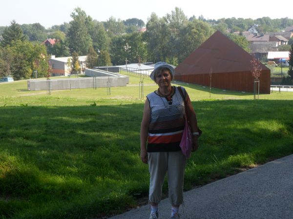 w Markowej - w tej jedne wsi - ratowało Żydów dziewięć rodzin, jerozolimski Instytut Yad Vashem uhonorował tytułem Sprawiedliwego wśród Narodów Świata 6532 Pola