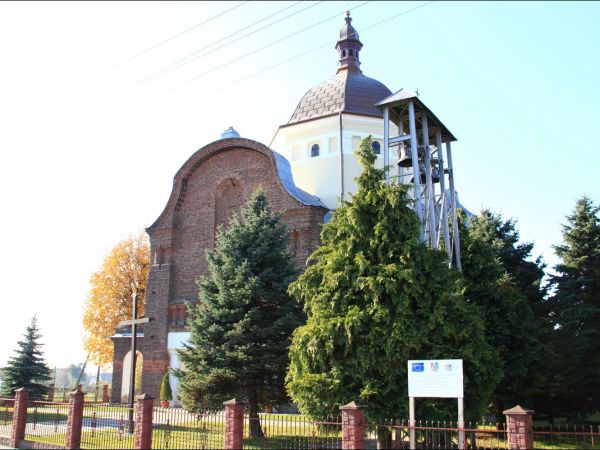 Cerkiew Wniebowzięcia NMP w Torkach – murowana parafialna cerkiew greckokatolicka. Zbudowana na miejscu starszej, drewnianej cerkwi z 1671 - w 1926. Po II wojni