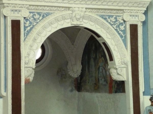 Jedna z najpiękniejszych rezydencji pałacowych w Polsce. Położona 10 km na południe od Przemyśla.  Zamek - pałac powstał w XVI wieku.  Przez kolejne lata rozbud