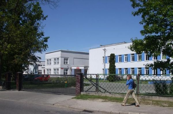 Szkoła Podstawowa. Widok od strony ul. Pułtuskiej