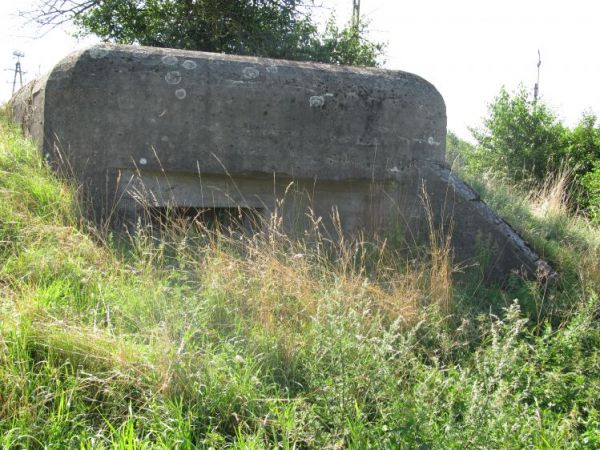 Schron nr 2 Armii "Pomorze" z 1939r. - tradytor jednostronny - widok od strony strzelnicy schronu.