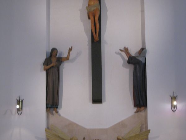 ołtarz główny w nowym kościele, zbudowanym nie opodal starego.