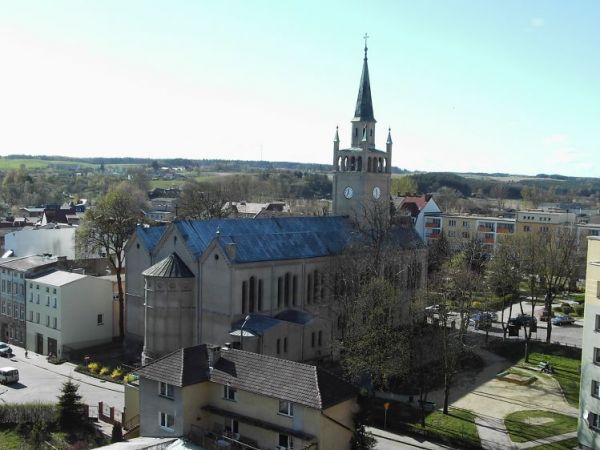 Widok na miasto Bytów z okna muzeum.