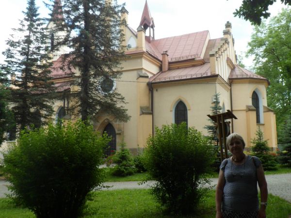 przy kościele pw. św. Stanisława bp. Męczennika pobudowany w 1926r. zaś w 1974r. erygowano tu parafię rzymsko-katolicką.