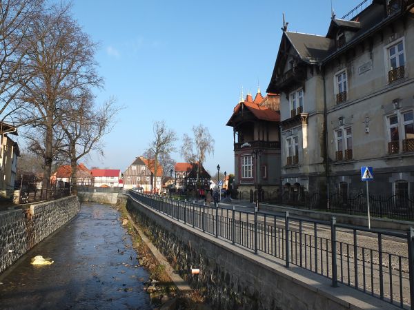 Budynek dawnego szpitala nad rzeką Miedzianką która po urwaniu chmury  w 2010 roku zalała Bogatynię