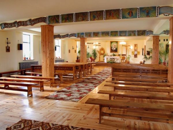 Kościół dolny św. Ojca Pio. Są tu relikwie Świętego i pamiątki po nim: zasuszone kwiaty z grobu i kiwaty z dnia kanonizacji (tylko w Terliczce)