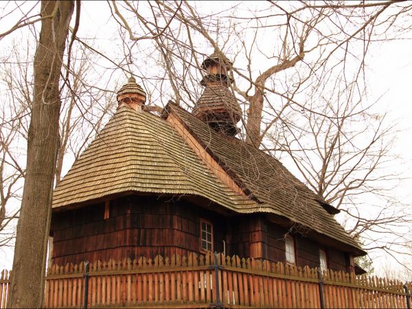 Drewniana cerkiew greckokatolicka p.w. Narodzenia NMP w Łodzinie. Zbudowana w 1743 roku. Obecnie filialny kościół rzymskokatolicki .