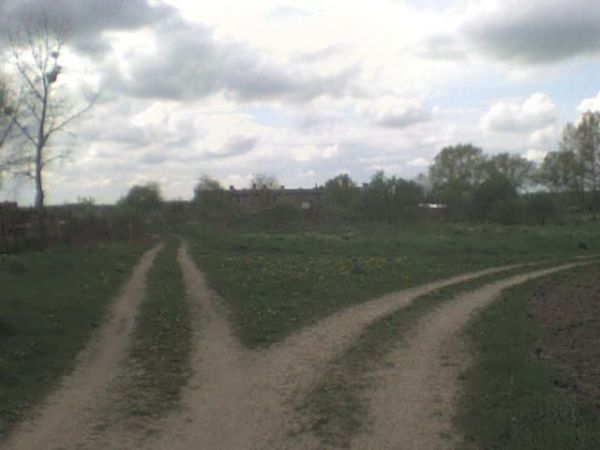 ,,Na rozstajach dróg wszyscy się pogubili, rozeszli
Bo któryś mędrzec zniszczył wszystkie drogowskazy
Żeby łatwiej żeby szybciej żeby coś tam,,