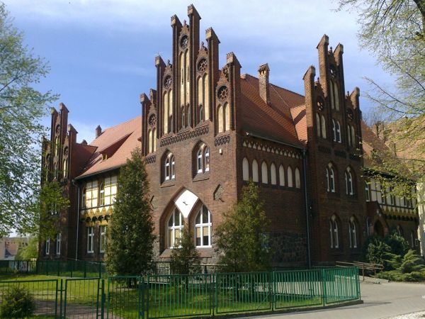 Starostwo Powiatowe, neogotyckie z 1905 r. przy ul. Żwirki i Wigury 1