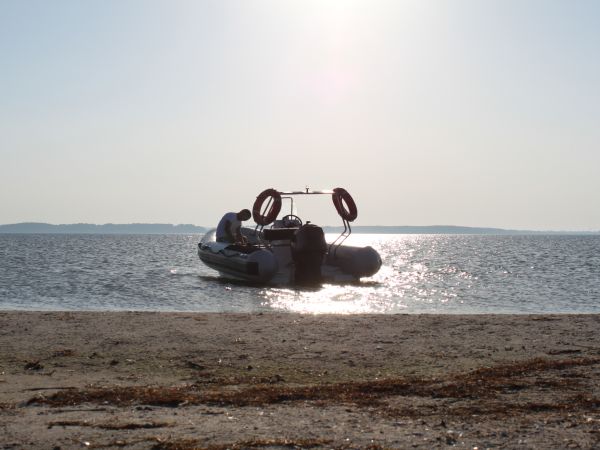 Wodna taxi - tylko oni pływają na Cmentarzysko Wraków :)