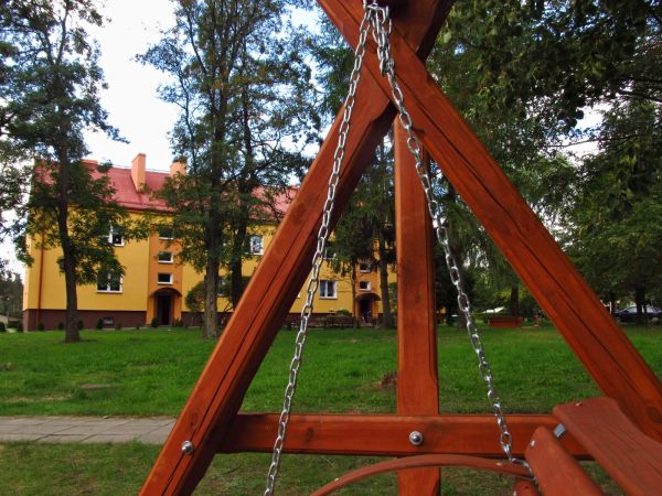 Widok na blok przy Słowackiego 5 spod bloku nr 3