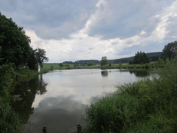 Panorama przy czerwonym szlaku sudeckim.