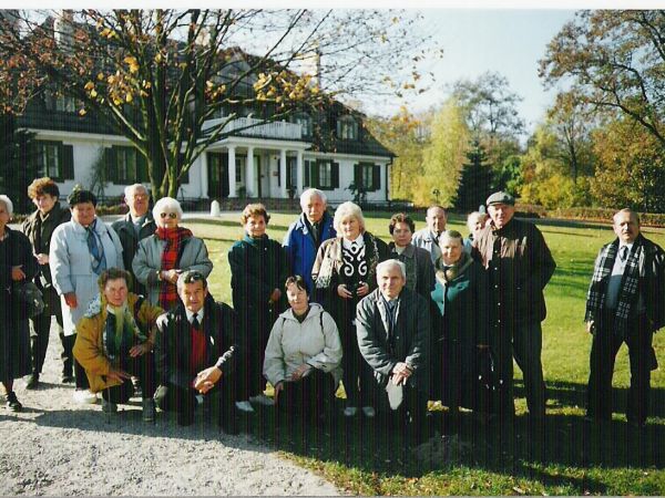 muzeum wnętrz dworskich - XVIII wieczny Dwór z Moniak, dużo eksponatów - koniecznie do zwiedzania ale polecam ponadto niewielki skansen z drewnianymi spichlerza