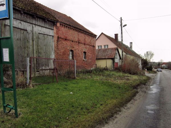 Biedaszki-wieś na trasie Kętrzyn-Święta Lipka -stare zabudowania 2011-12-19