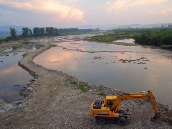 Dunajec w okolicy wiszącego mostu