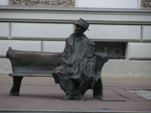 Ławeczka Juliana Tuwima w centrum Łodzi