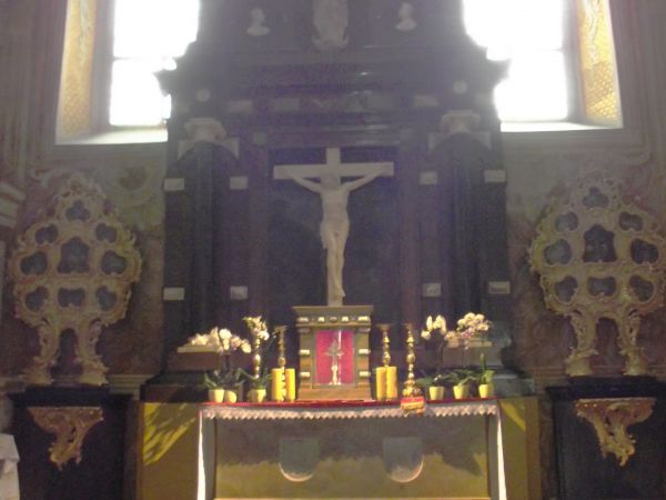 w klasztorze benedyktynów na górze Łysiec - w kościele pw. Świętego Krzyża, ważnym miejscu pielgrzymkowym do Relikwii Drzewa Krzyża Świętego w czasach Jagiellon