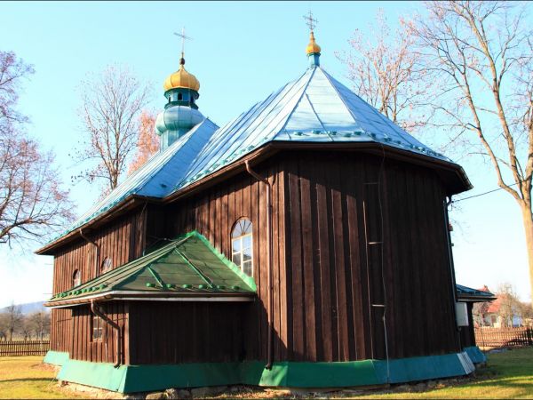 Cerkiew Opieki Matki Bożej w Kłokowicach - drewniana parafialna cerkiew prawosławna w dekanacie Przemyśl (dawniej świątynia greckokatolicka). Zbudowana na miejs