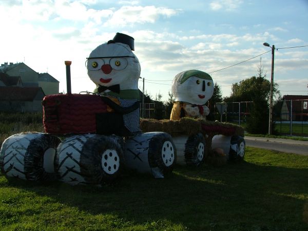 Dożynki 2010.Brawo za pomysł i wykonanie.