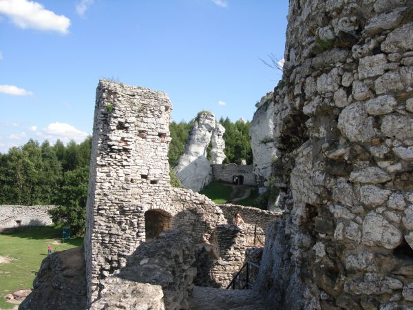 Zamek OGRODZIENIEC **** http://www.zamek-ogrodzieniec.pl/ **** http://zamki.net.pl/zamki/podzamcze/podzamcze.php **** Zamek Ogrodzieniec znajduje się w Podzamcz