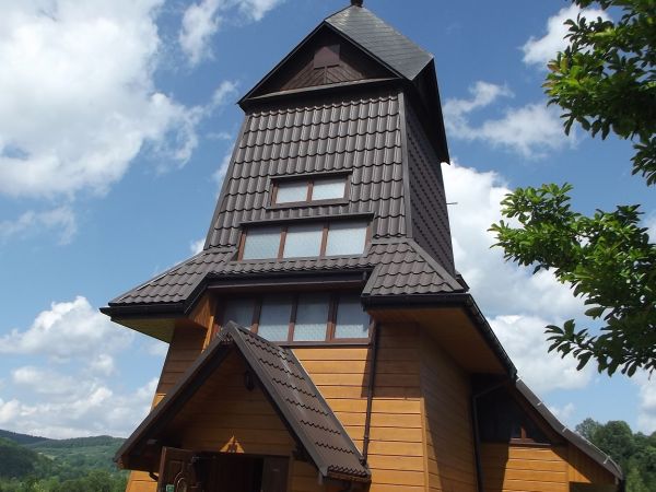 kościół w kukurydzy - to zbyt proste i supozycje mogłyby zarzucić kłamliwy przekaz - toteż proszę zgłębiać wiedzę w tym temacie np. przy okazji wizyty w Muzeum