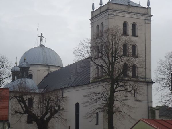 Kościół farny pw. św. Jadwigi Śląskiej - widok od zach. z ul. Ogrodowej